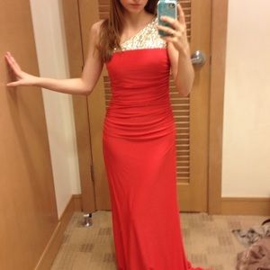 Cache One-Shoulder Gown